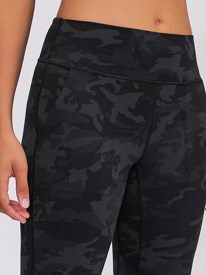 The Zoom Pant in Camo