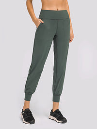 The Zoom Pant in Evergreen